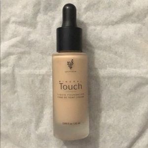 Younique Mineral Touch liquid Foundation